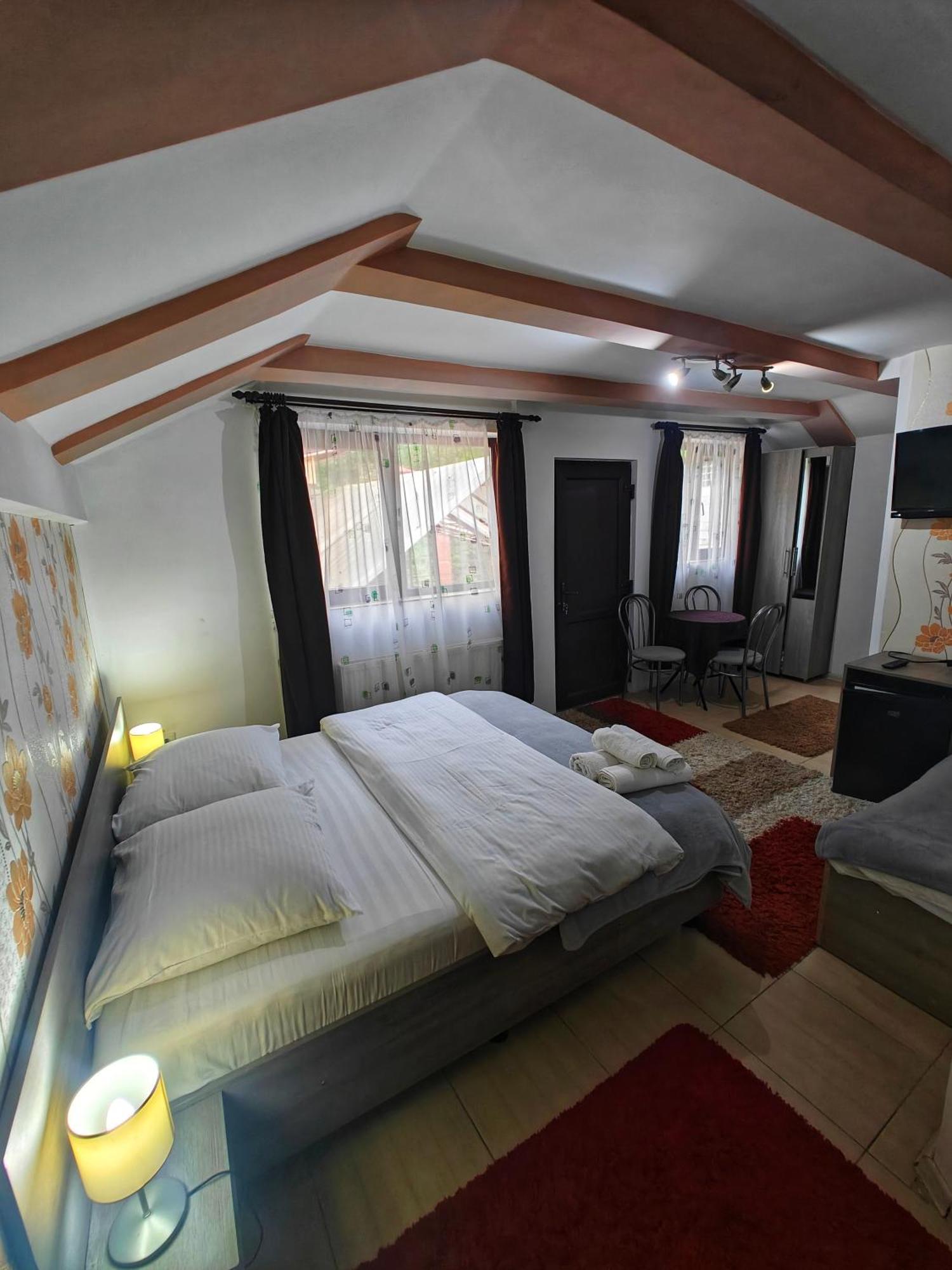 Appartamento Casa Miclau Băile Herculane Esterno foto
