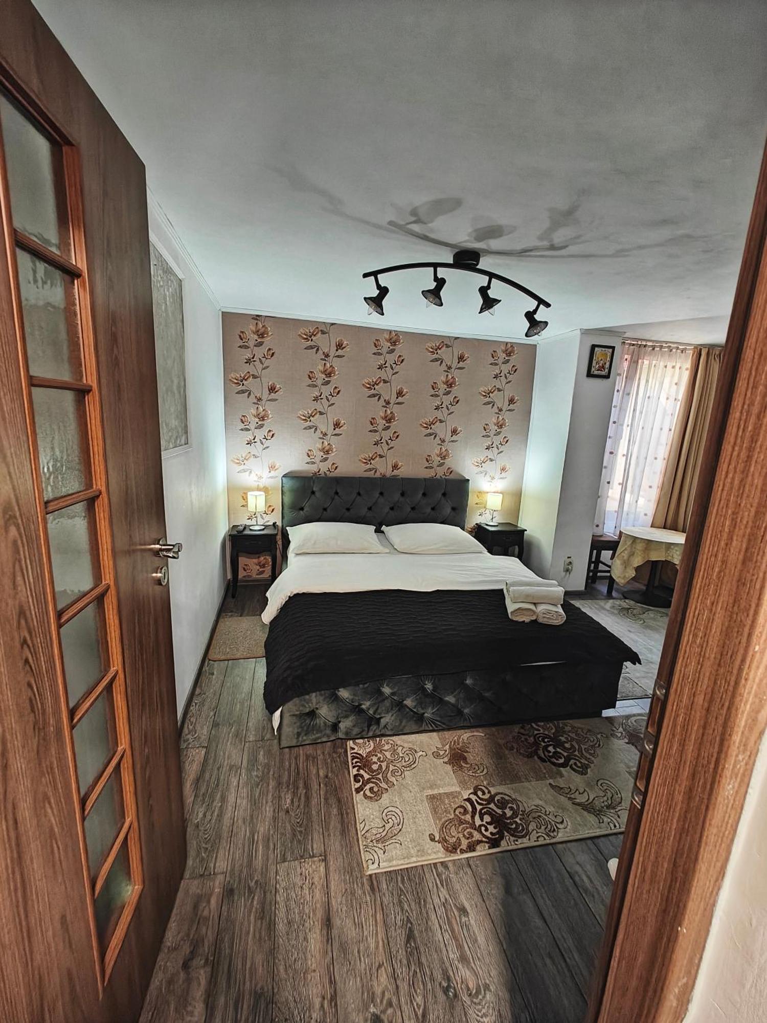 Appartamento Casa Miclau Băile Herculane Esterno foto