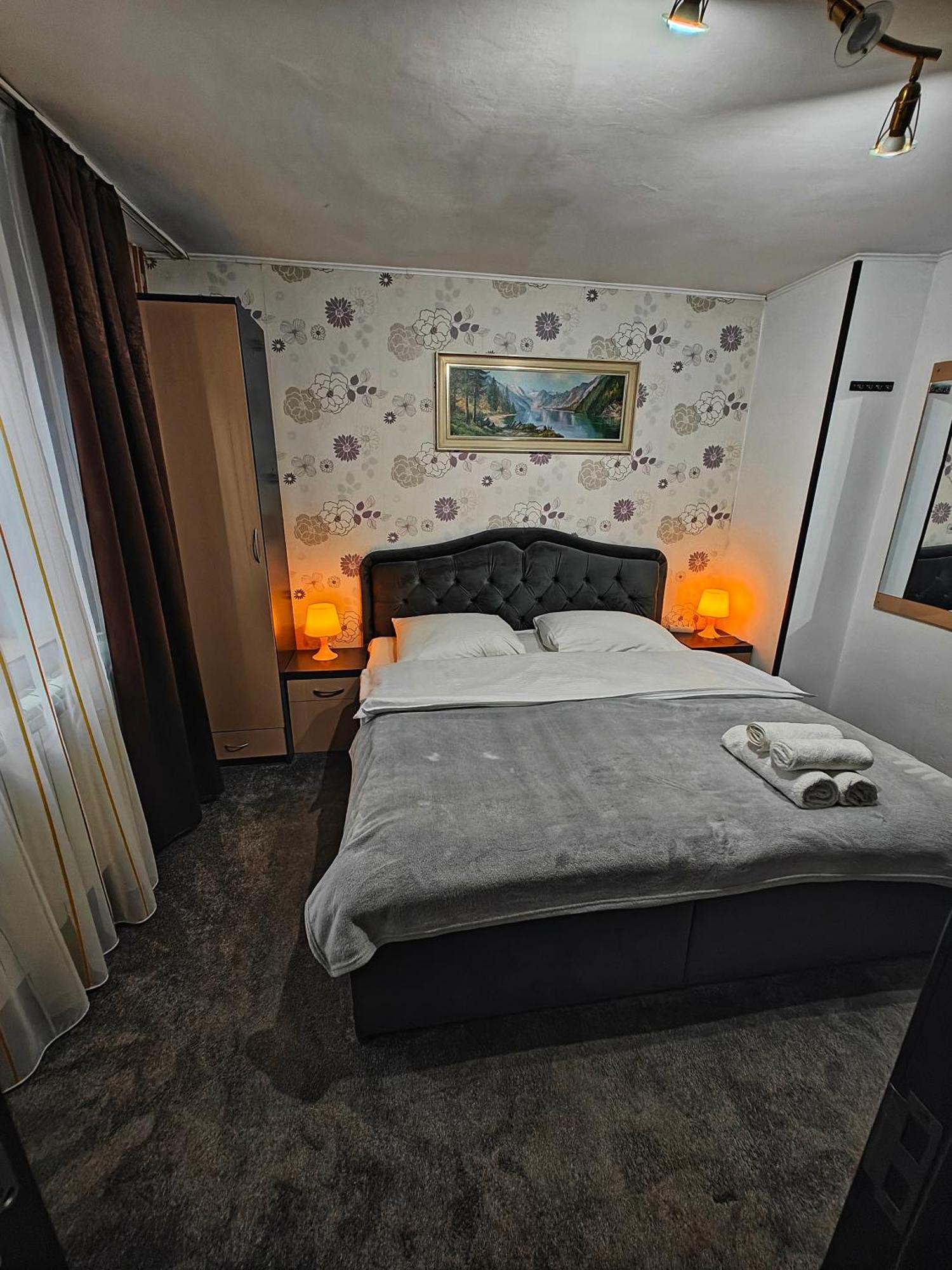 Appartamento Casa Miclau Băile Herculane Esterno foto