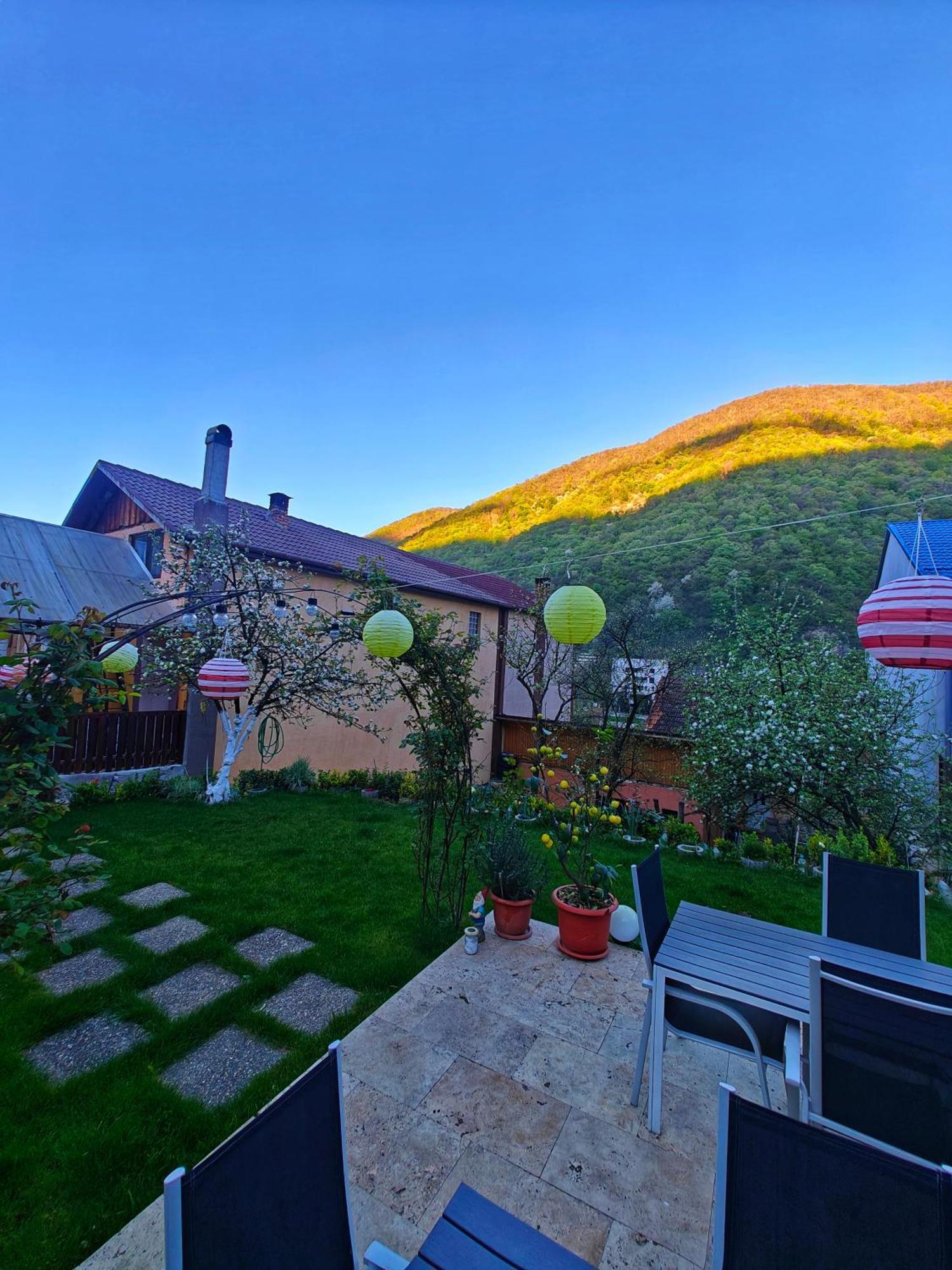 Appartamento Casa Miclau Băile Herculane Esterno foto
