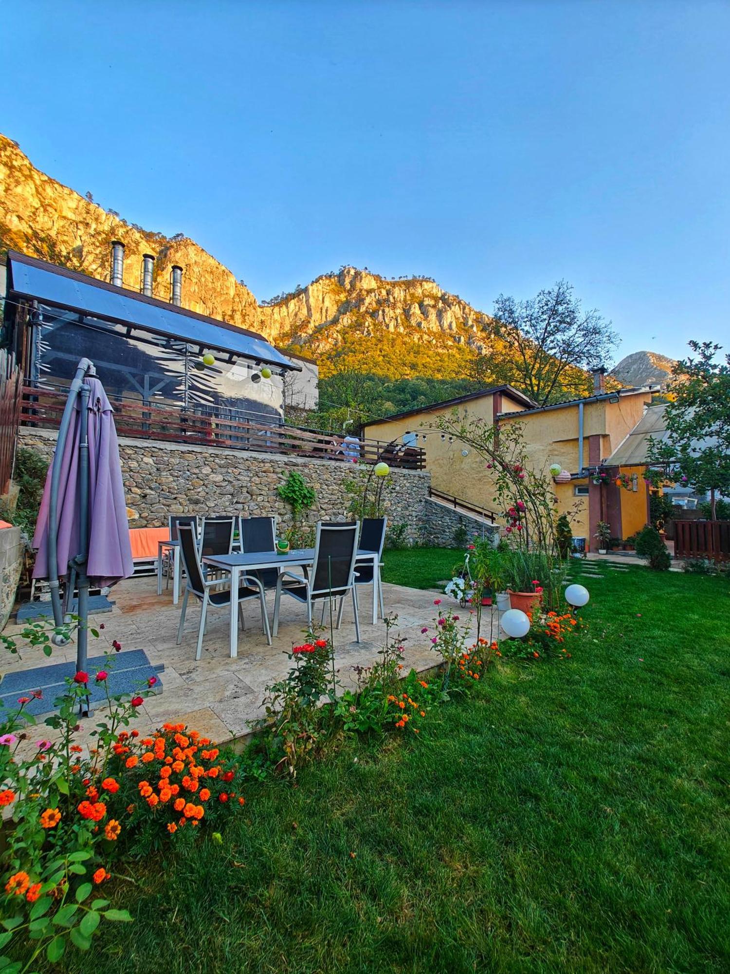 Appartamento Casa Miclau Băile Herculane Esterno foto