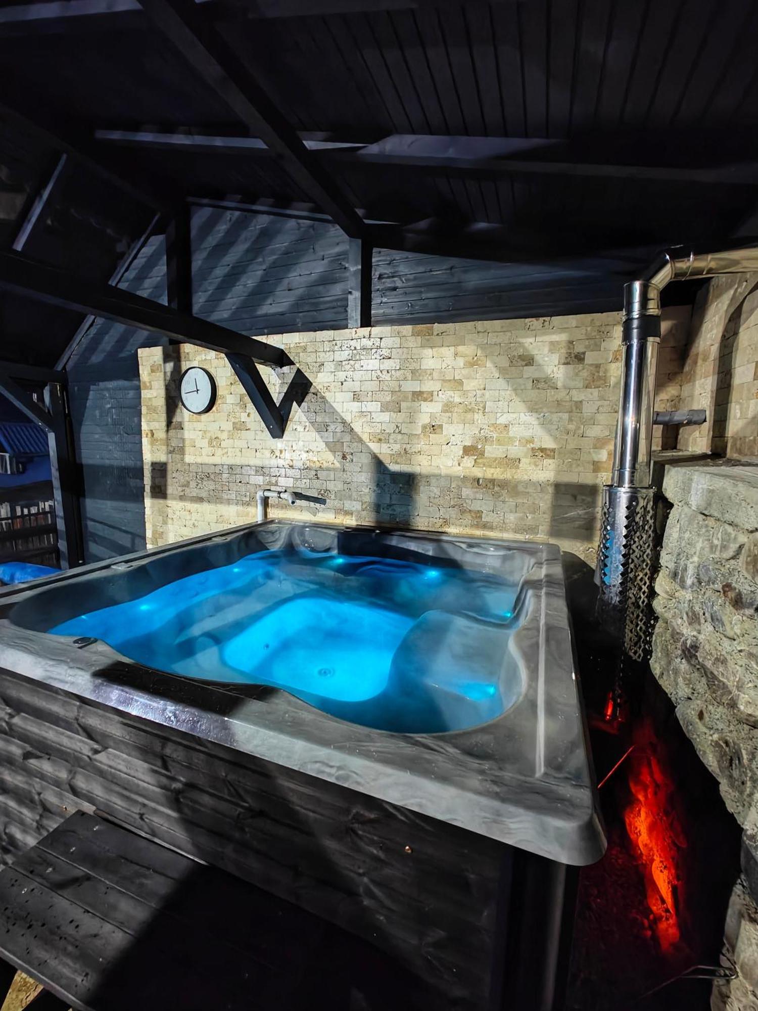 Appartamento Casa Miclau Băile Herculane Esterno foto